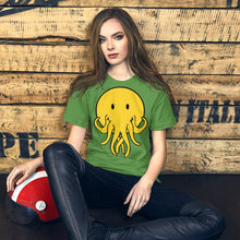 画像をギャラリービューアに読み込む, Cthulhu Smiley Unisex T-Shirt - Adult
